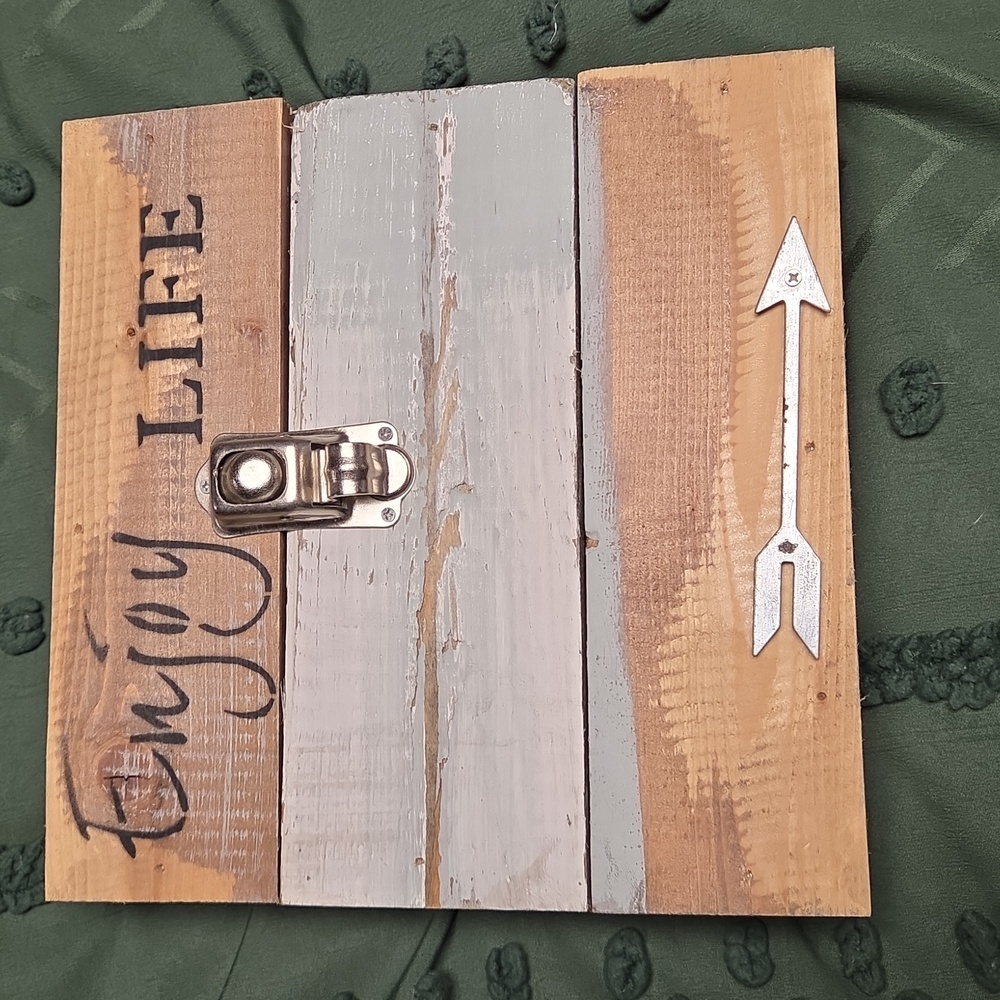 Rustic Wooden Wall Decor with Photo Clip